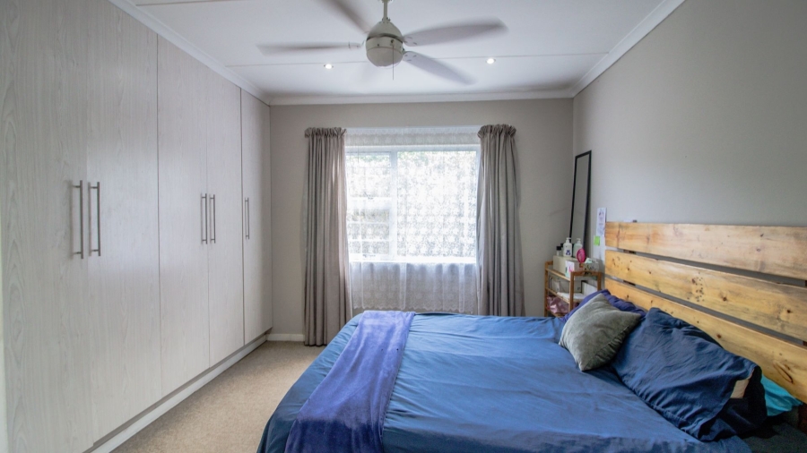 6 Bedroom Property for Sale in Kidds Beach Eastern Cape